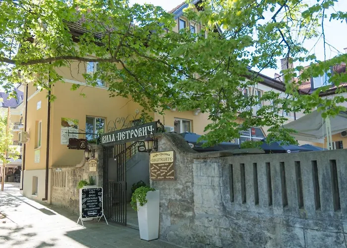 Вила Петрович